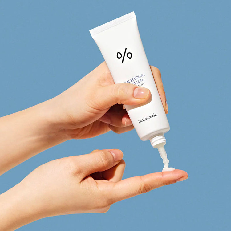 ضدآفتاب آبرسان دکتر سراکل مدل هیال ری یوث با SPF50+ PA++++