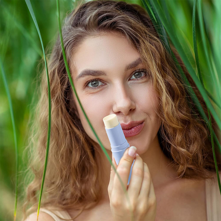 ضدآفتاب آکوا بالم استیکی مرطوب کننده و جوانساز کاهی SPF50 مدل Aqua Balm